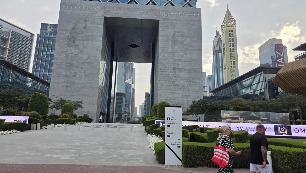 Силни експлозии са чути в Доха, Дубай и Абу Даби