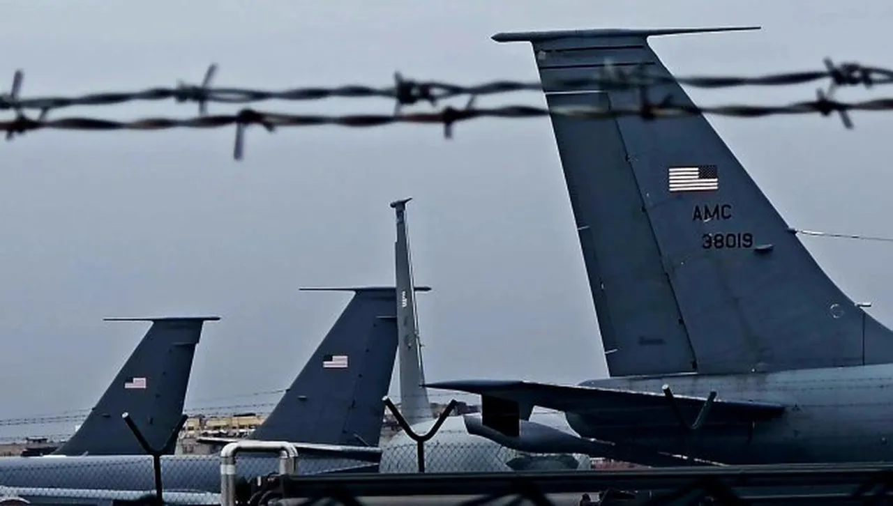 Самолети на Военновъздушните сили на САЩ са на летището в София, има цистерни до тях