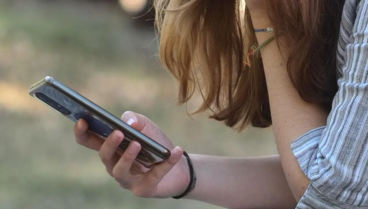 Психиатър: Социалните мрежи вкарват младите хора в "капан за съвършенство" - това е инструмент за масова манипулация