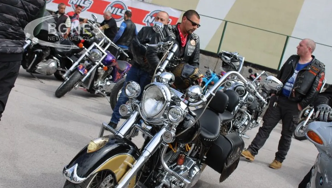 Заради лошото време отлагат официалния старт на мотосезона