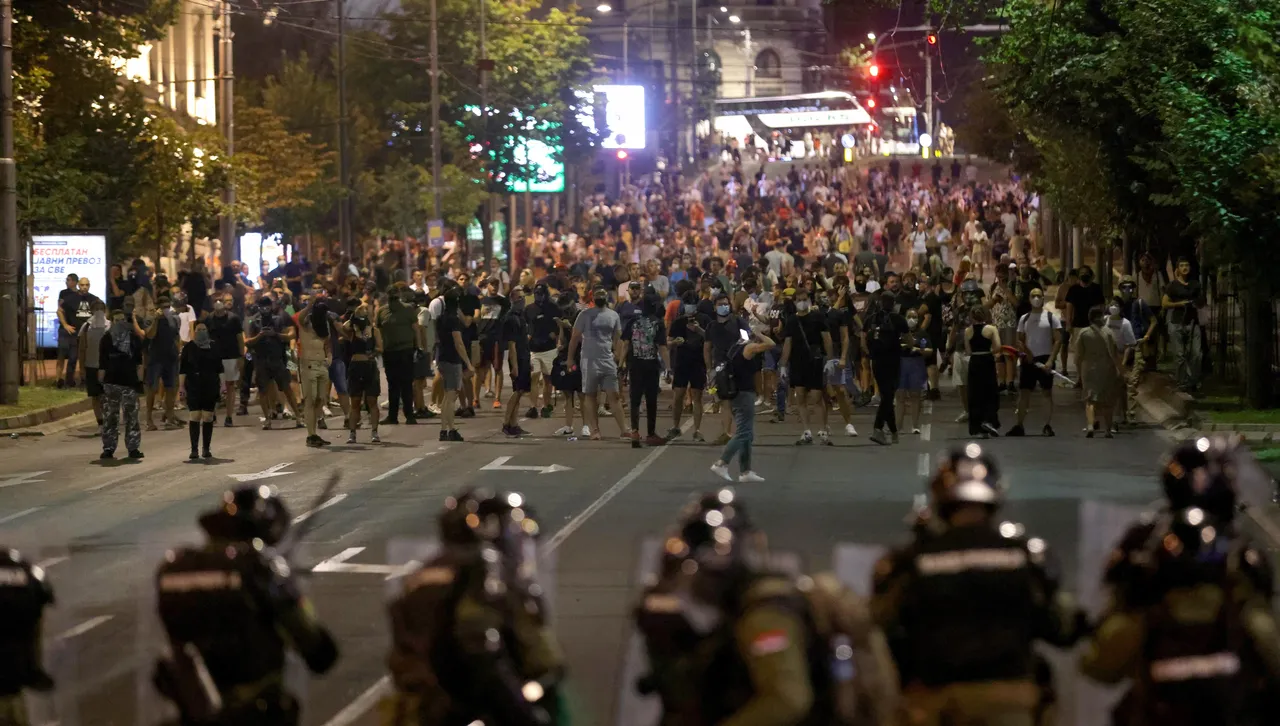 "Нe сме боксови круши!" - поредни антиправителствени протести в Сърбия