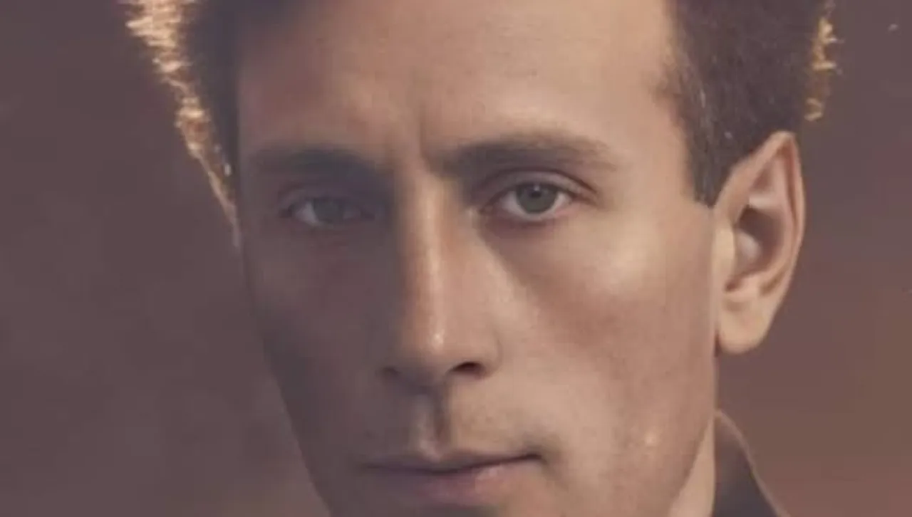 Роден е хумористът Райко Алексиев, който не „цепи басма“ нито на наш, нито на чужд политик