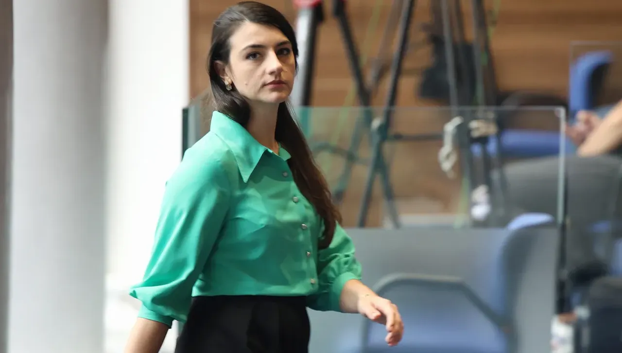 Лена Бориславова: ГЕРБ правят това, което им каже Пеевски