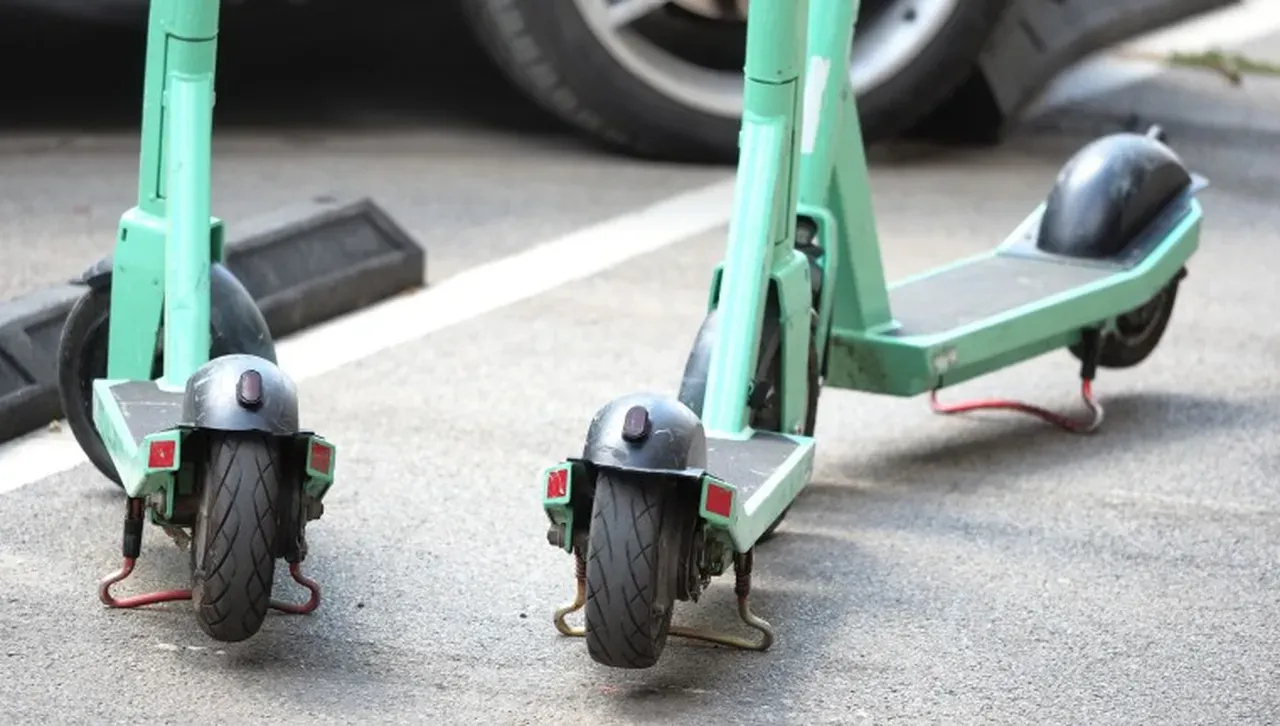 Добре пийнал 49-годишен катастрофира с тротинетка