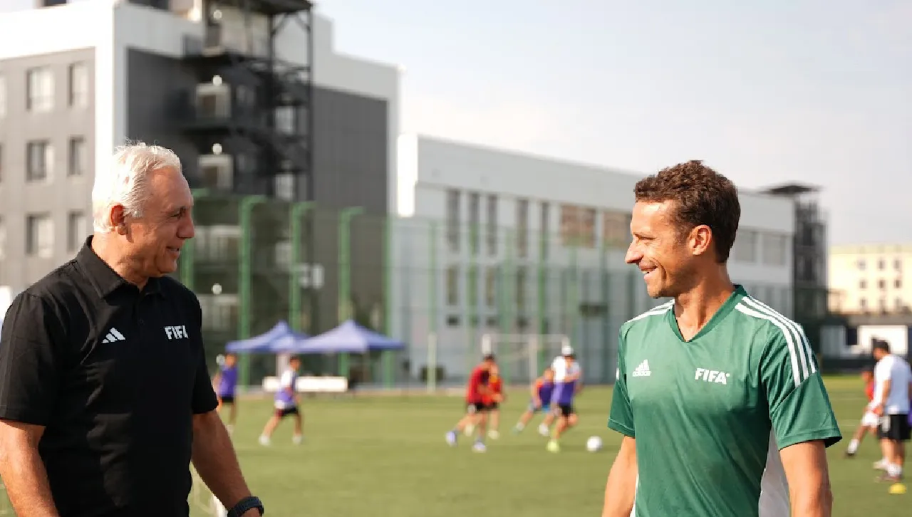 Христо Стоичков участва в откриването на нова футболна академия в Киргизстан