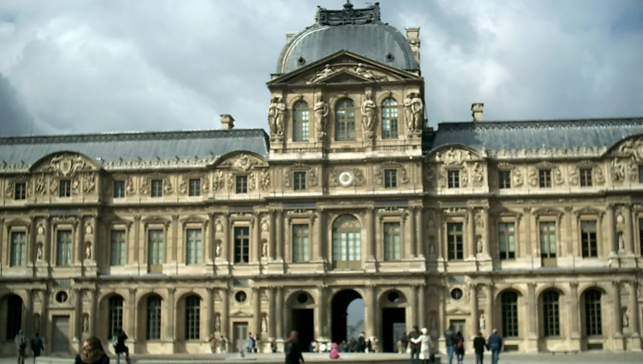 Вълна от престъпления в Лувъра: Арестуваха обвинени в измама за 10 млн. евро
