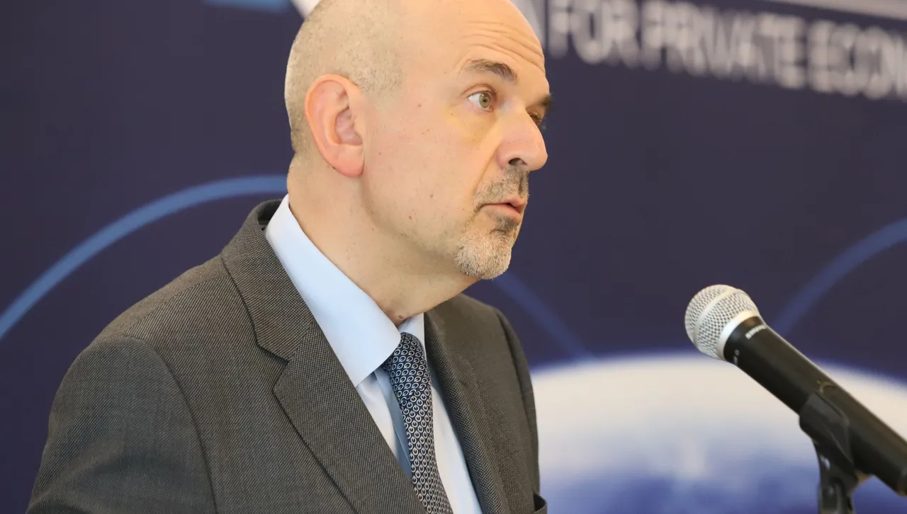 По данни на БНБ само за първите две седмици от