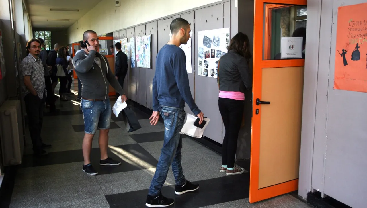 5763 зрелостници умуваха  по „Драмата на раздвоението“  при Яворов и „Силата да прощаваш“