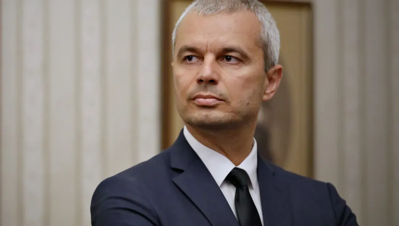 Костадинов се надява кабинетът все някога да подаде оставка, плаши с гръцки сценарий