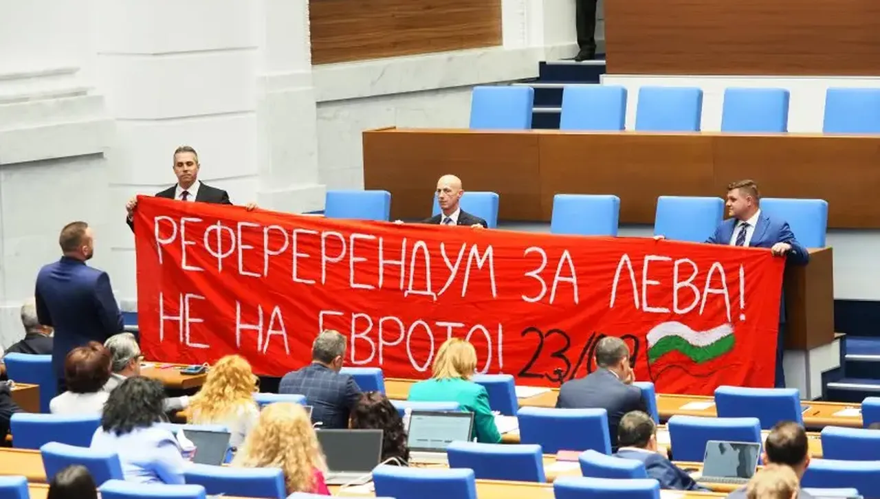 НС отхвърли искането на Радев за референдум за еврото, внесено от "Възраждане"