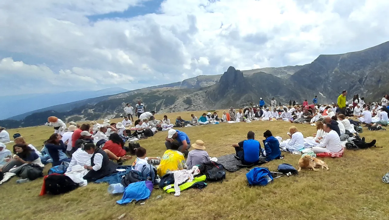 Бялото братство почиства в района на Седемте рилски езера