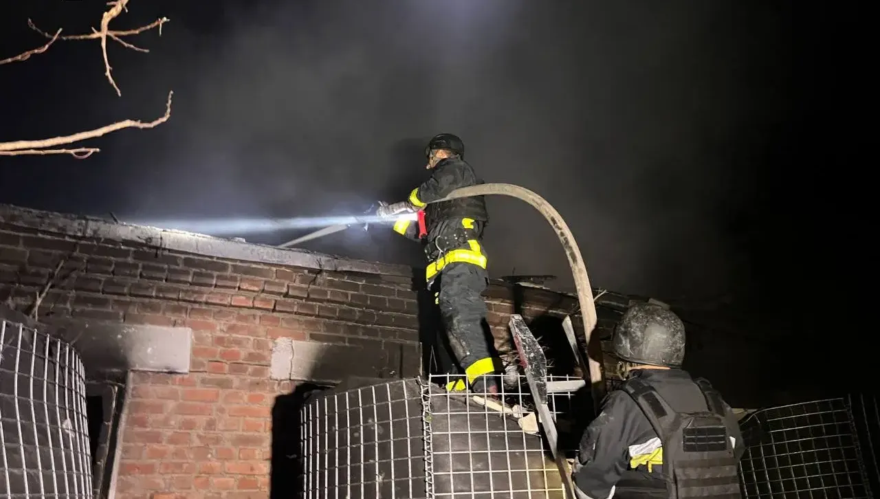 Русия атакува с нощни удари енергийната мрежа в много региони на Украйна, има ранени   