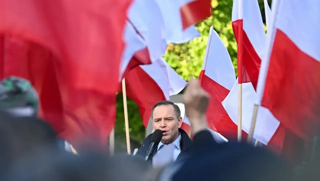 Либерал и консерватор в битка за президентския пост в Полша