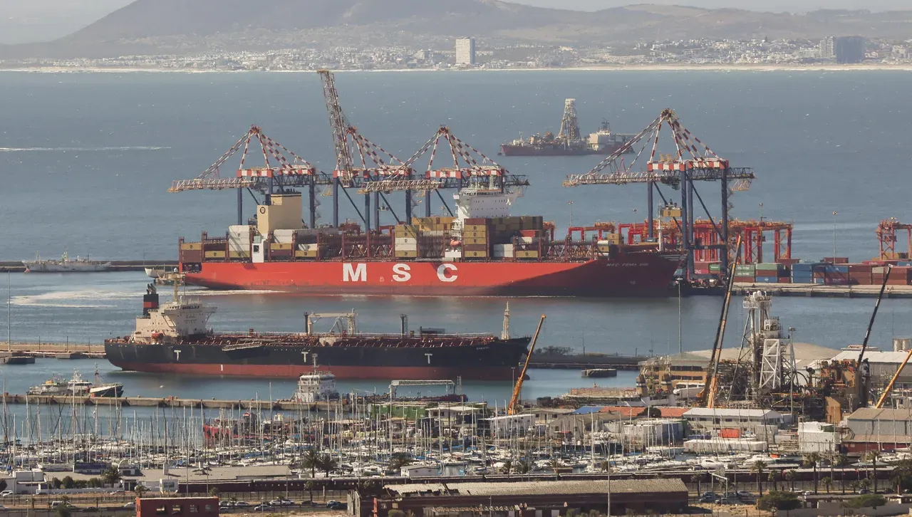 Иранската гвардия заплаши с „твърд отговор“ при всеки опит на военен кораб да премине през Ормузкия проток 