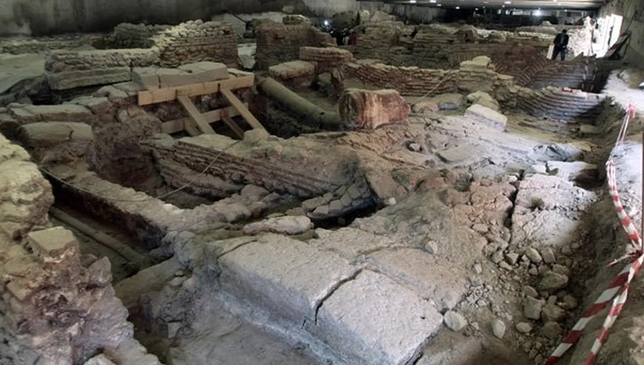 Саркофаг на 2000 години шокира учените 