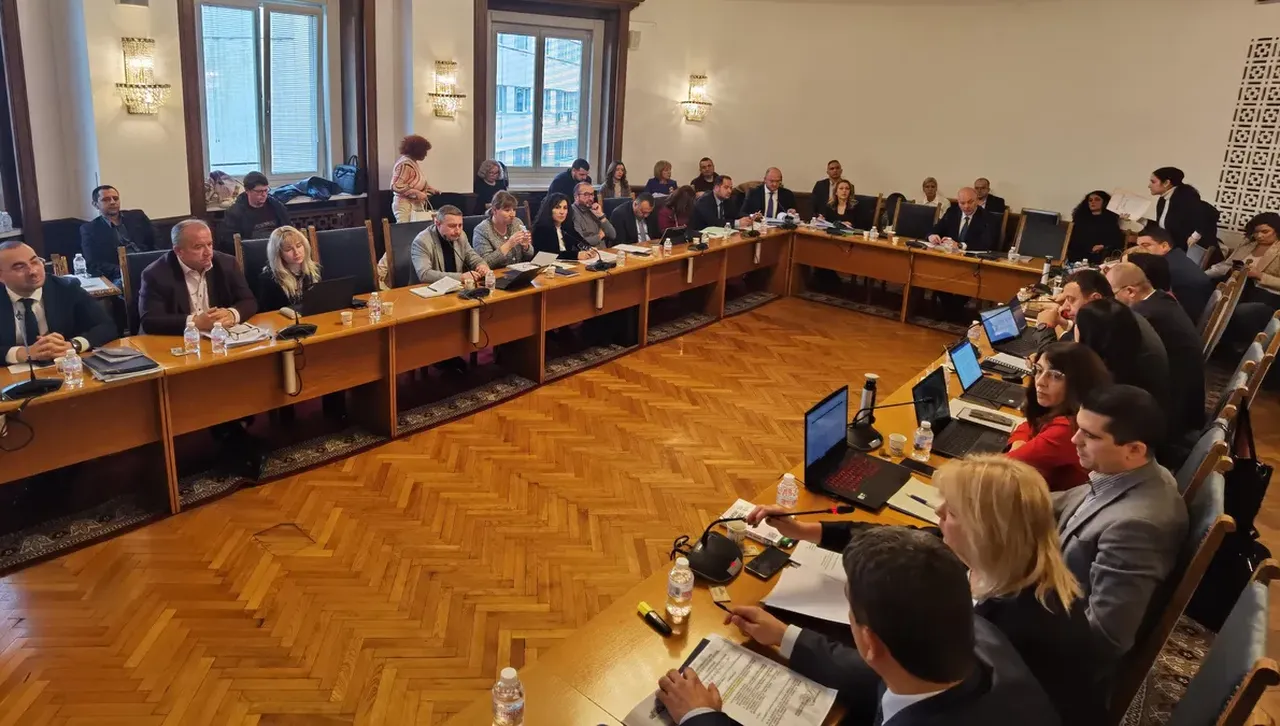 А предлагат създаване на изцяло нов орган – Комисия за