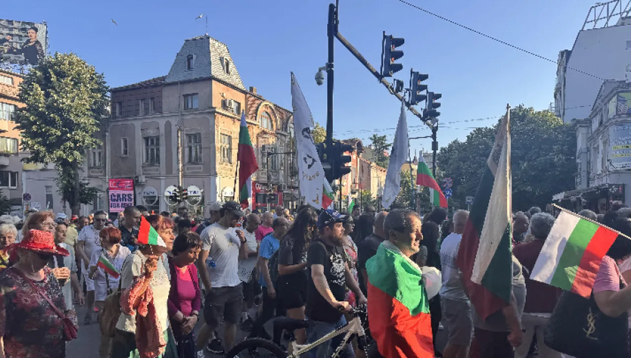 "Възраждане" отново с протест с искане за референдум за еврото - във Варна