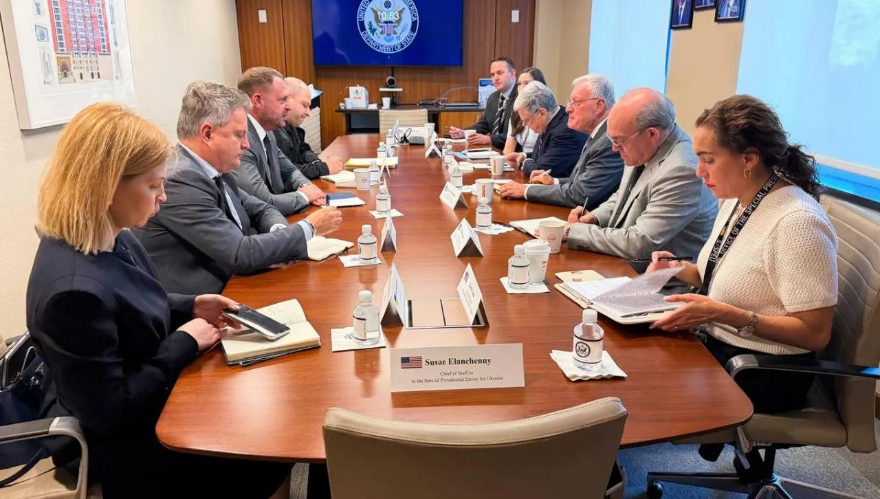 В САЩ украинската делегация се срещна с Келог