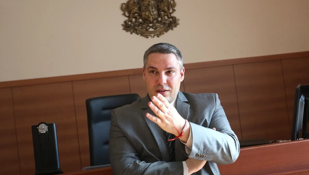 Методи Лалов: Може Антон Славчев да е казал и друго на Кирил Петков при срещата им на тротоара