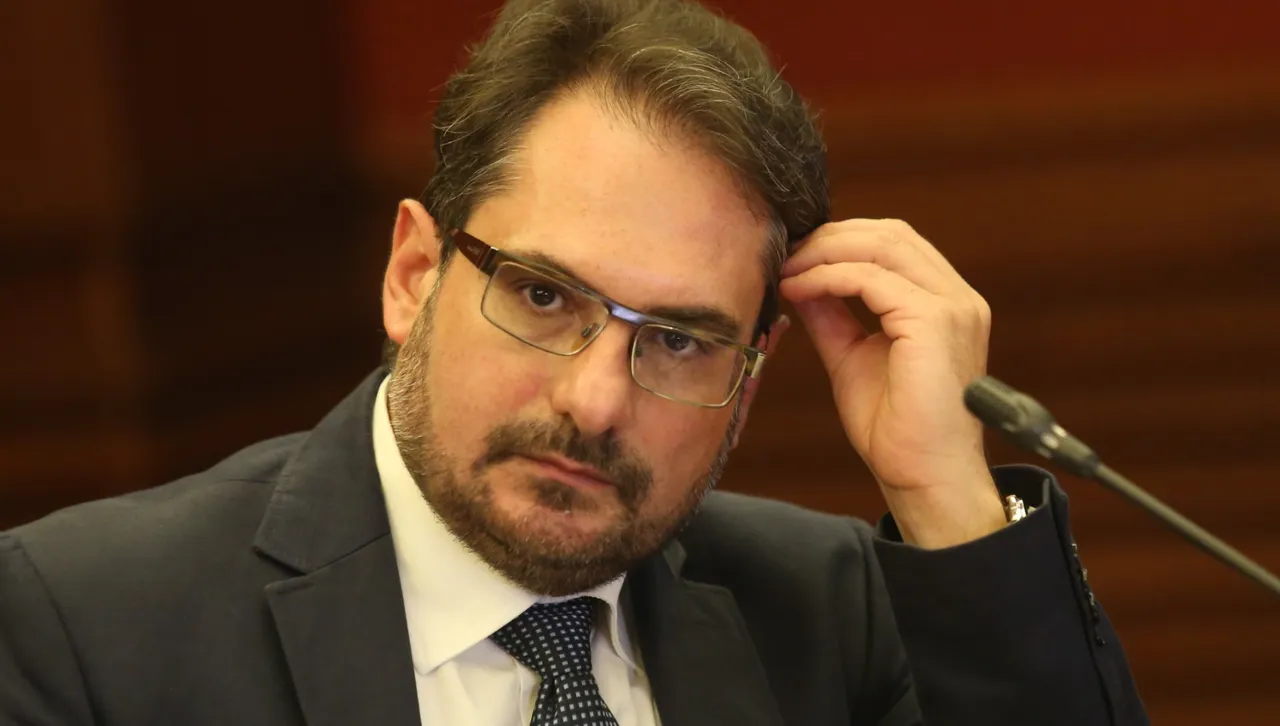 Даниел Смилов очерта три възможни варианта за коалиция след изборите