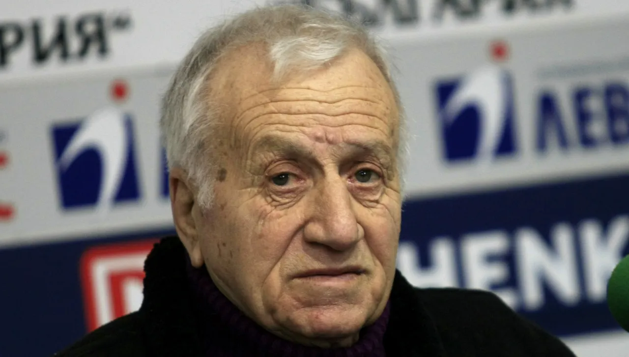 Издигнаха бюст-паметник на Иван Абаджиев в родния му град