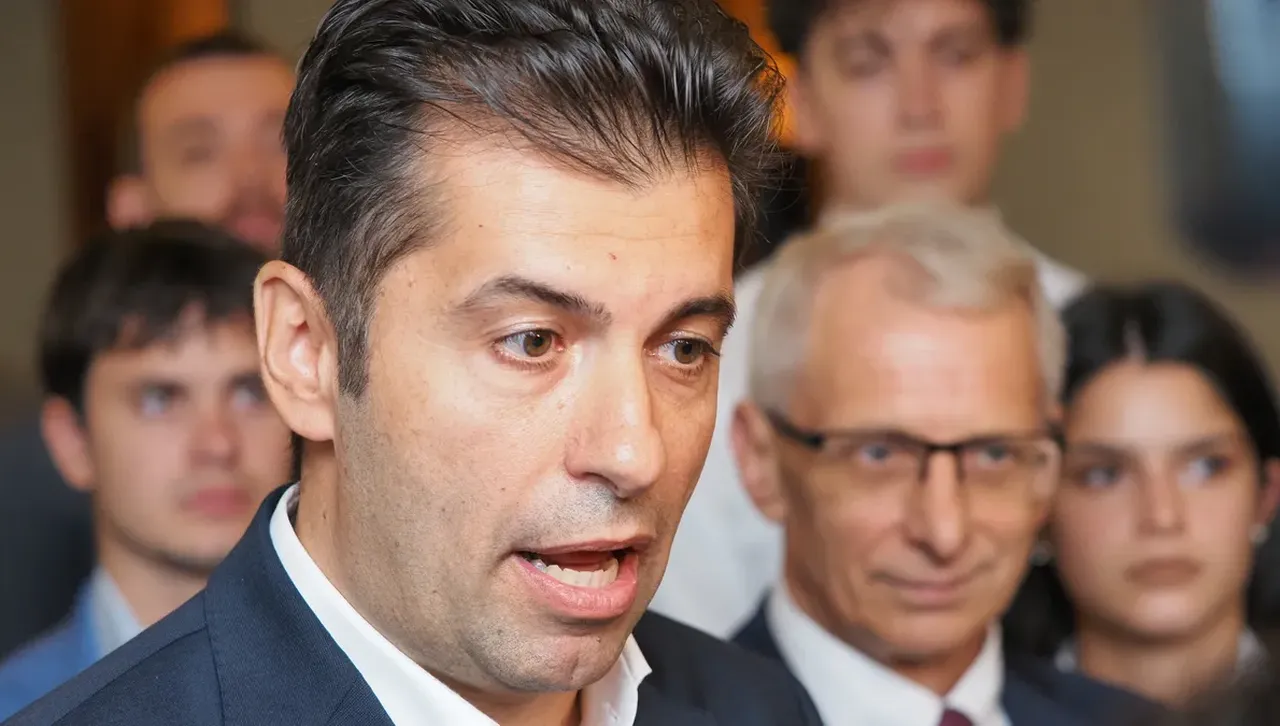 „Продължаваме Промяната“ ще иска оставката на министър Митов, замита, вместо да разследва скандали