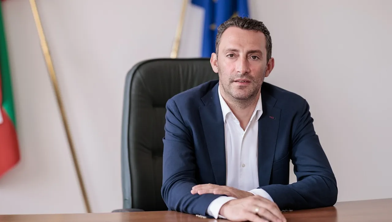 Спортният министър за скандала с Ивет Лалова: Тя е спортист с безупречна репутация