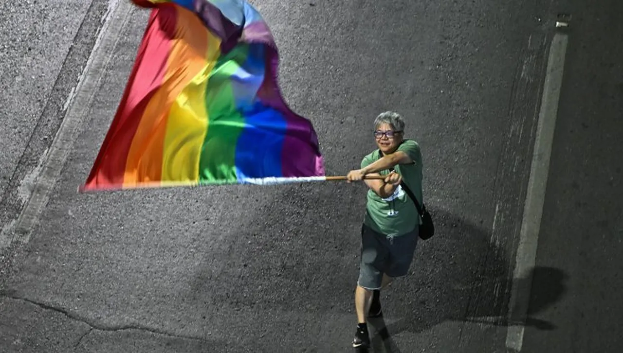 Шамар за Мелони: Италианските лесбийки получиха право на отпуск по бащинство