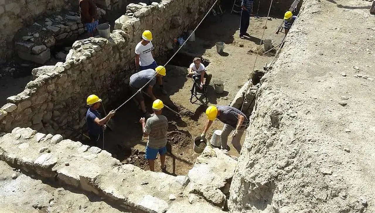 Археолозите попаднаха на следи от по-ранно тракийско селище край Хераклея Синтика