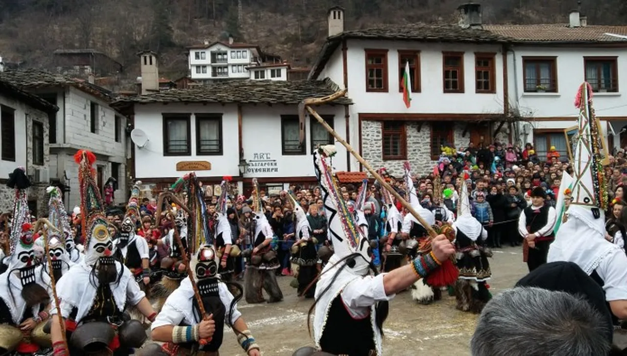 Кукери ще гонят с танци и хлопки злото в Широка лъка на „Песпонеделник“