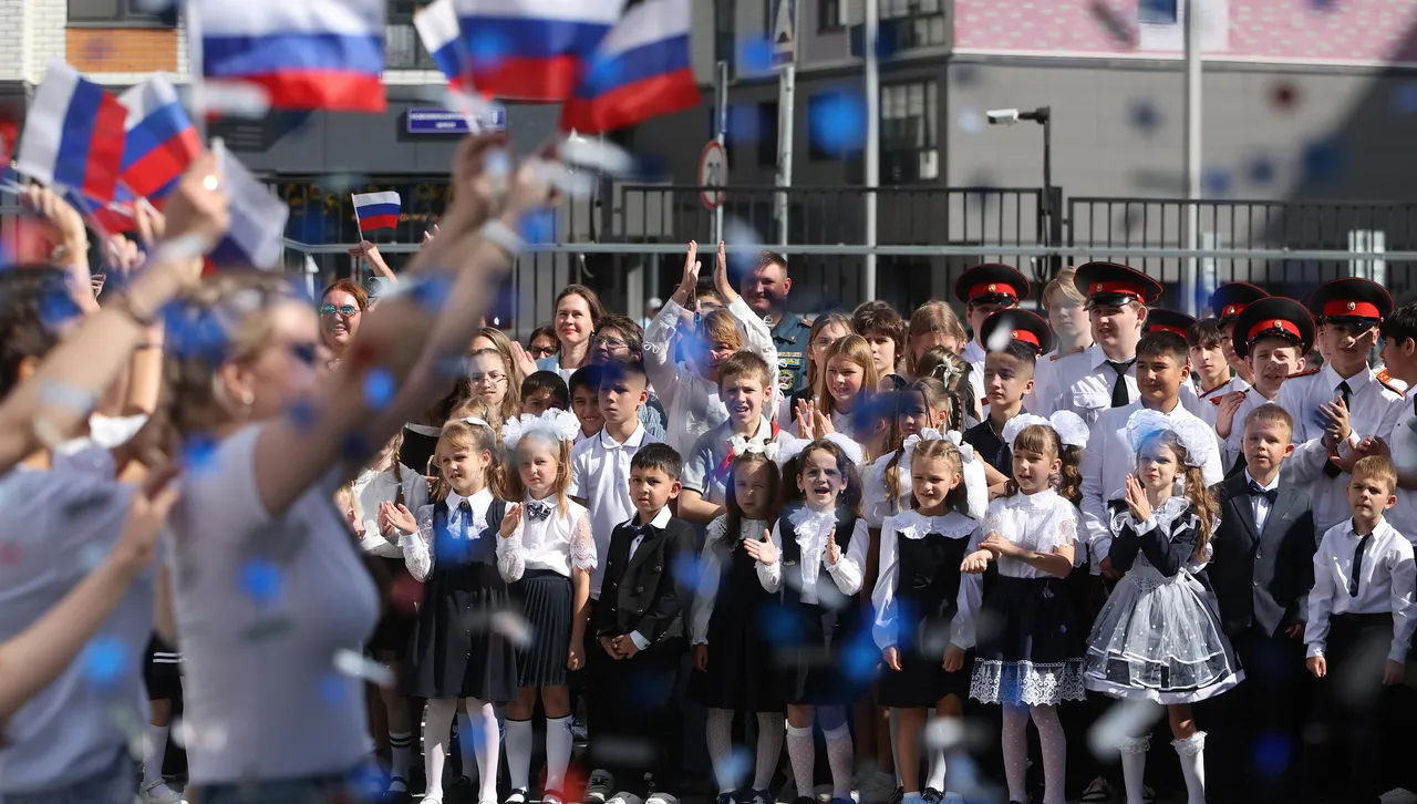 Путин въвежда задължителен учебен предмет "в служба на Русия"