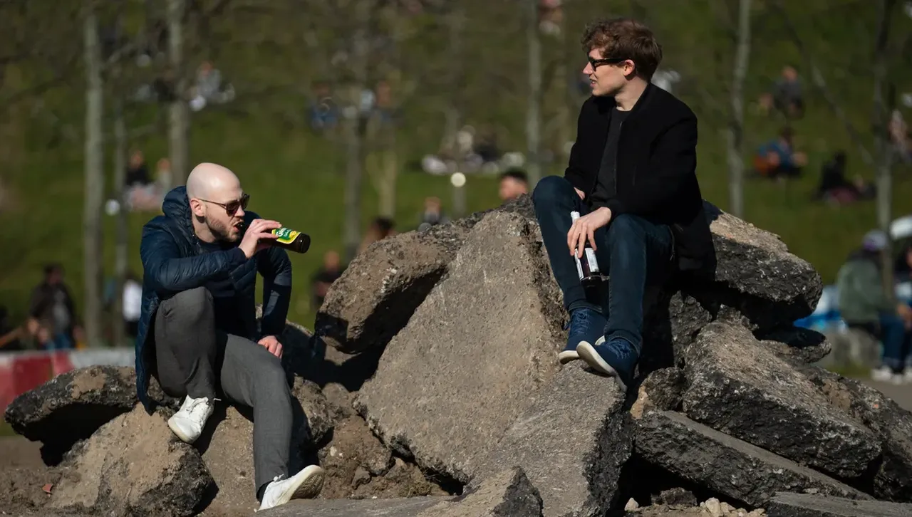 Шумен забрани пиенето на бира по пейките и парковете 