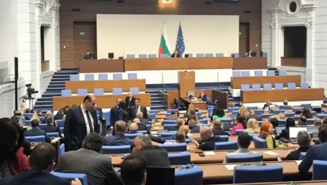  В края на парламентарната сесия -  три важни решения за защита интересите на гражданите и за облекчаване на бизнеса 