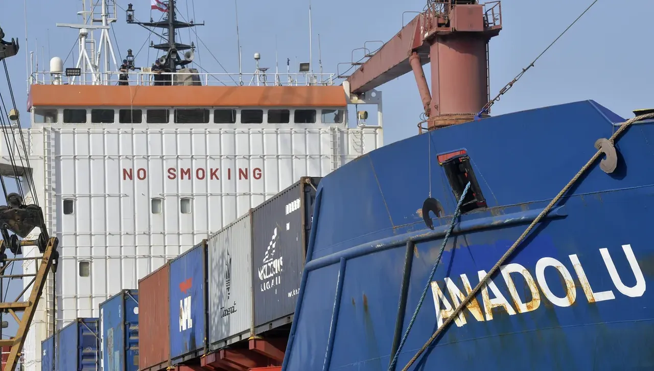 Турската морска компания Cenk Shipping заяви че нейният кораб натоварен