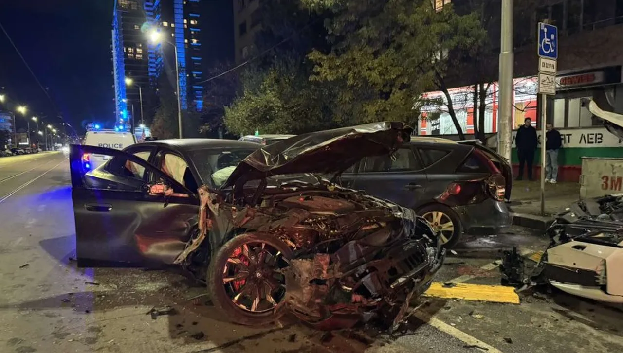 Съдът пусна под гаранция от 5 хил. лв. водачът, помлял 6 коли на бул. „Витоша“