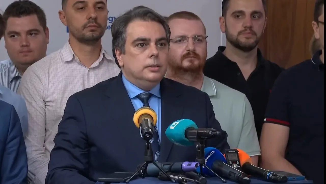 Асен  Василев: В момента Сарафов е един клошар, който харчи 1 млрд. лв. на година 