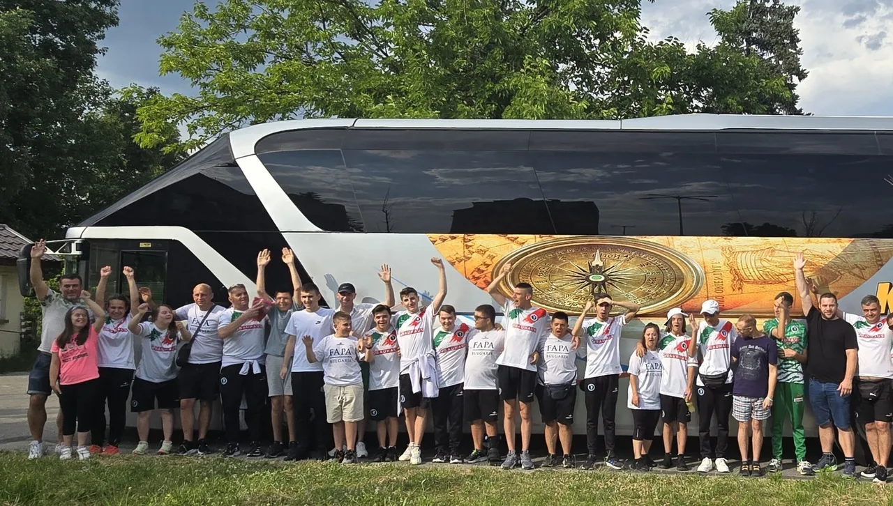 Атлети със Синдром на Даун превзеха сърцата на зрителите пред театър "И. Вазов" в София