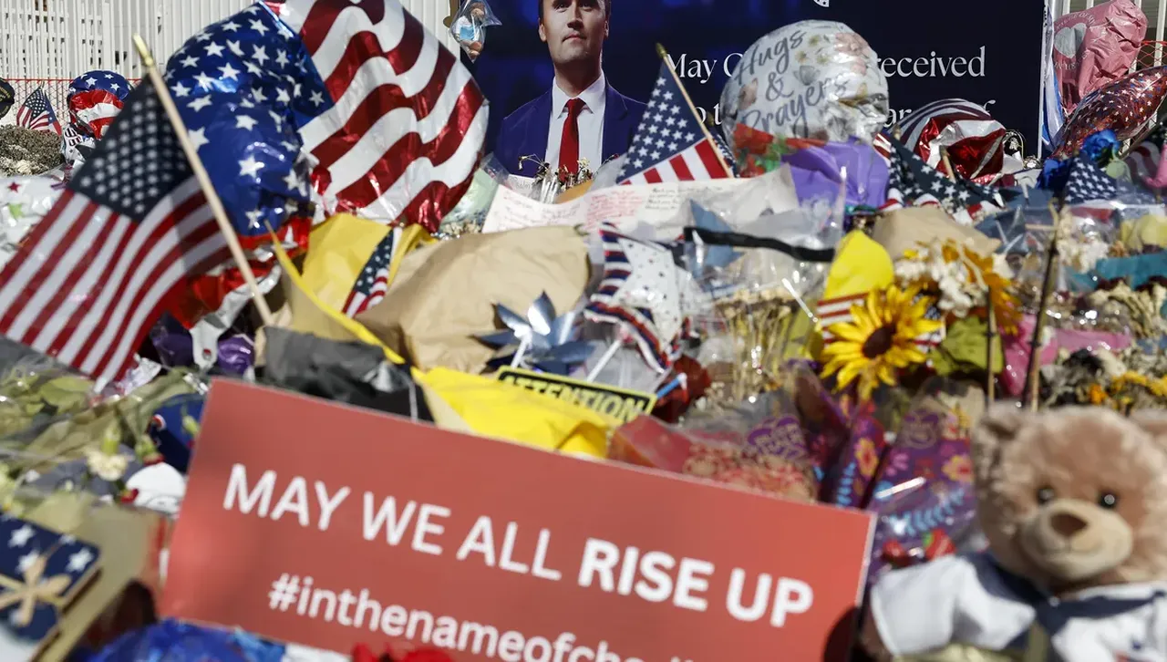 Тръмп, Джей Ди Ванс и още 100 000 души почитат паметта на Чарли Кърк