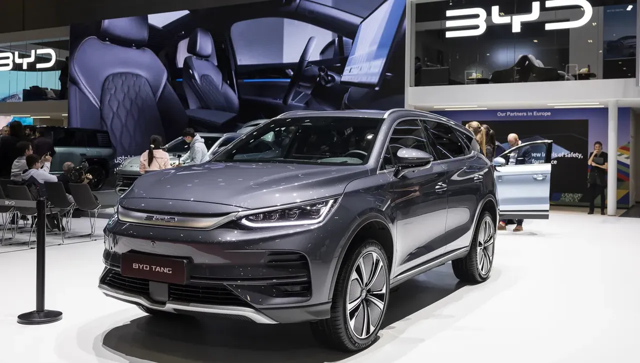 Световните вериги за електрически автомобили са зависими от няколко китайски бюрократа