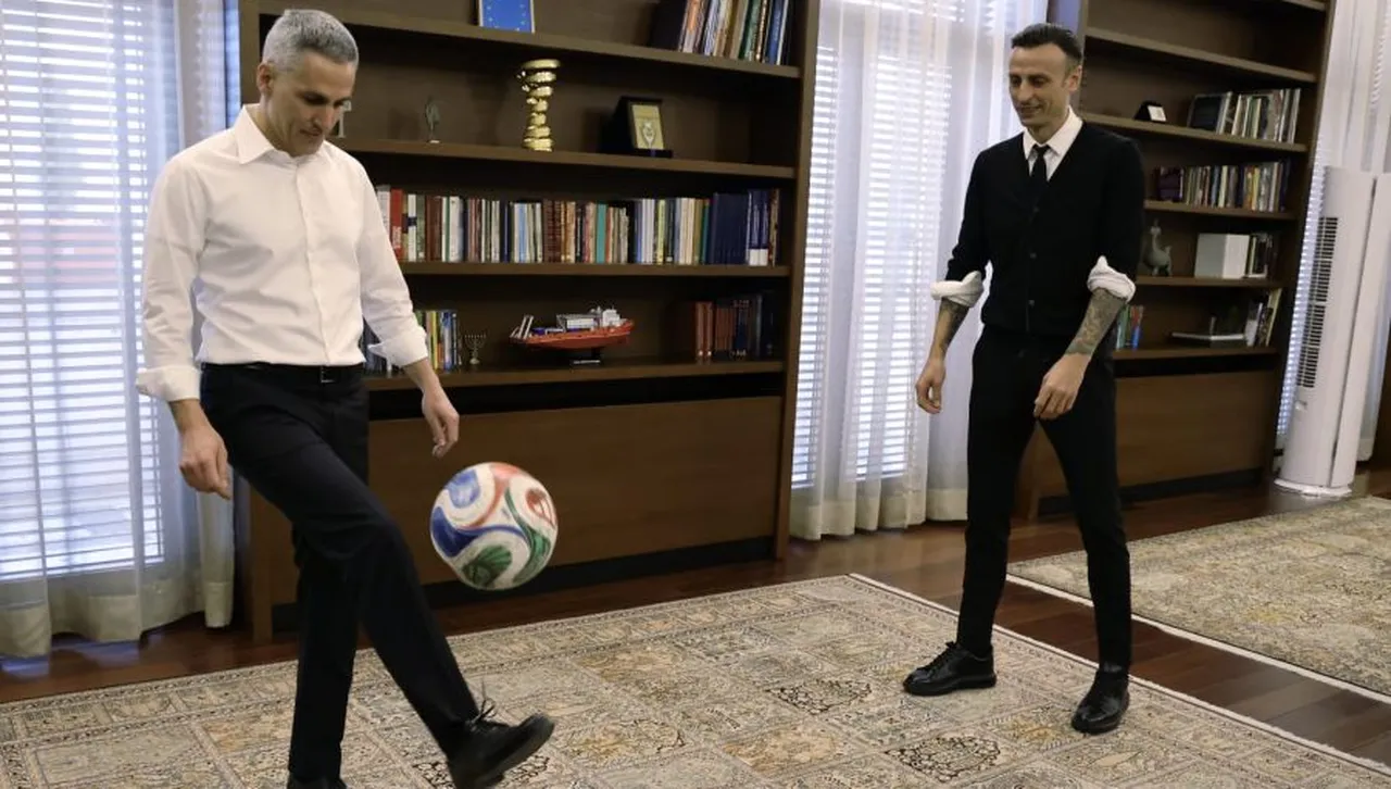 Бербатов става съветник на Андрей Гюров