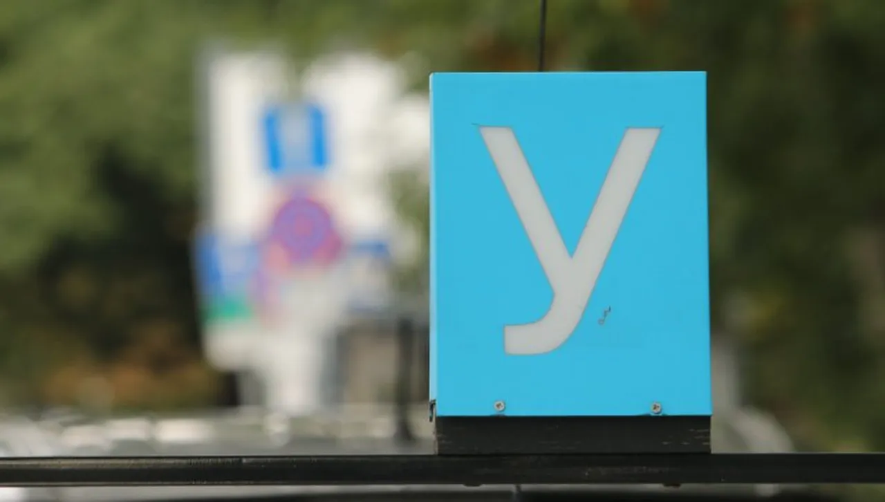 Не откриха нарушение при шофьорския изпит на водача, врязал се с колата си в автобус