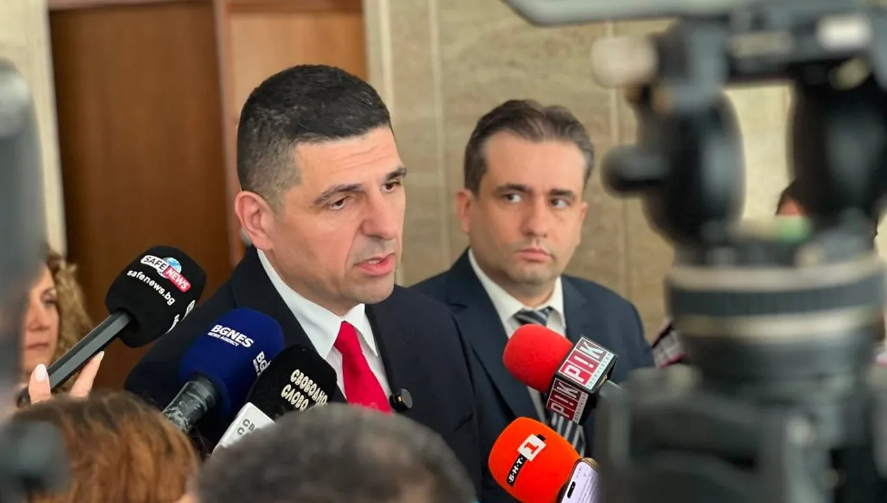 Днес вече като премиер на Радев му се налага да
