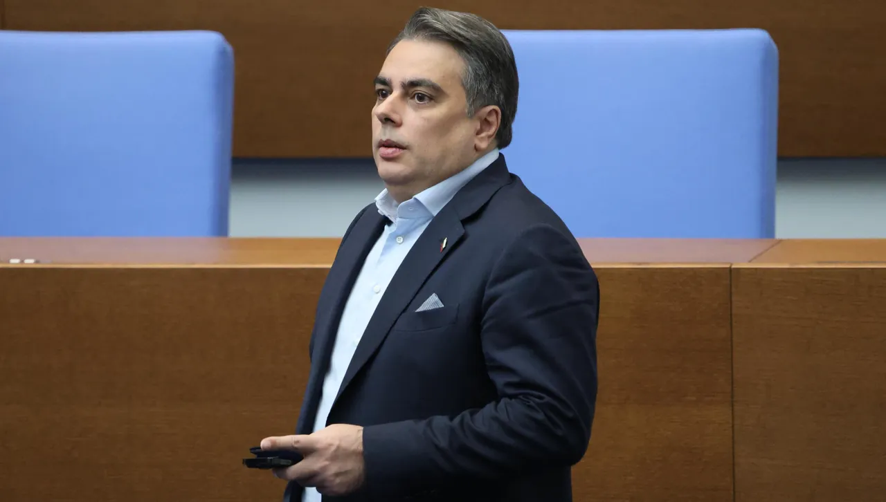 Асен Василев:  Не трябва да се политизира казуса с Общинска банка 