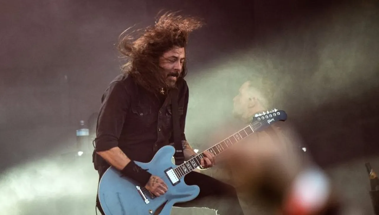 Само за истински фенове: Дейв Грол пусна лимитирана Gibson DG-335 на цена $12 000