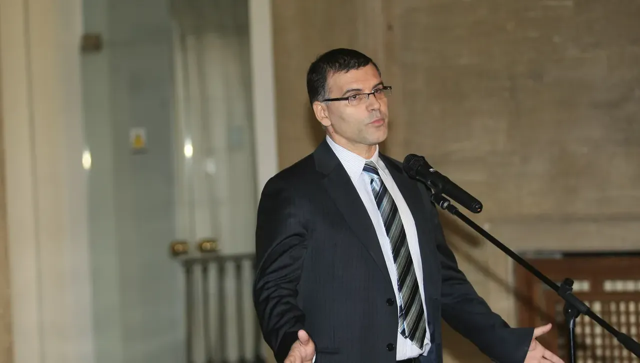 Симеон Дянков: Неминуемо е увеличението на данъци,  трябва допълнително облагане на банките