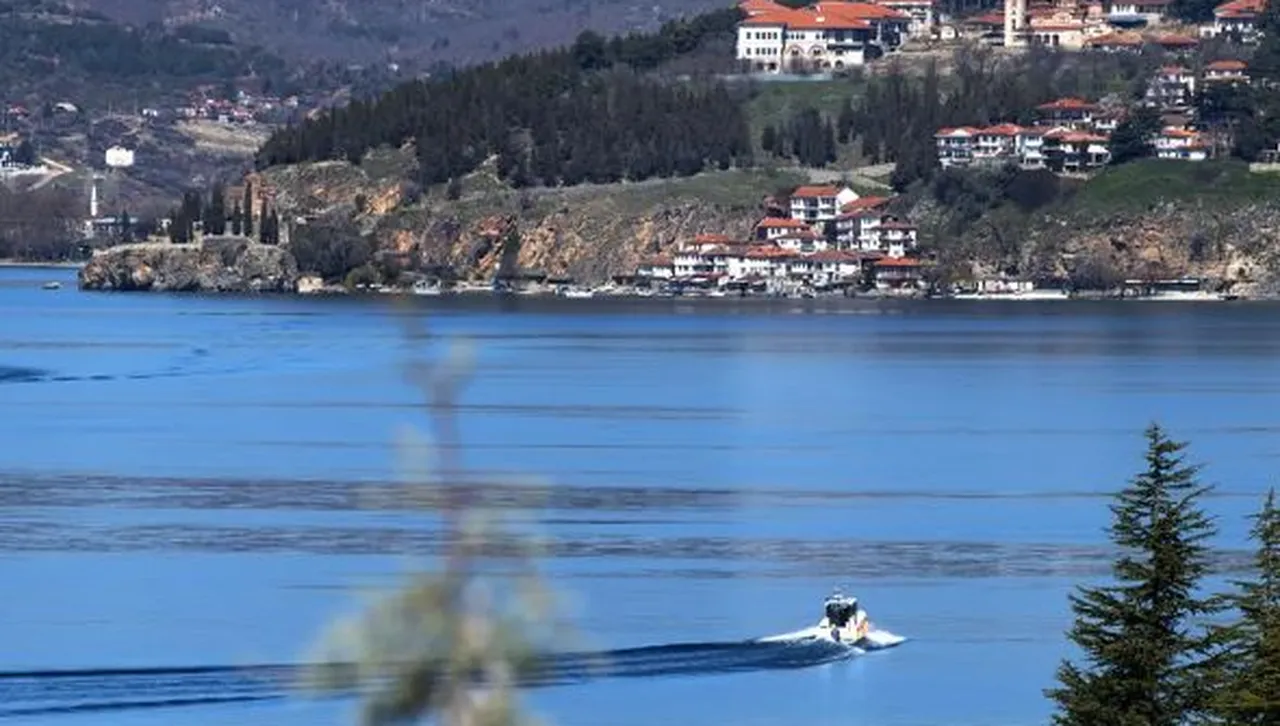 ЮНЕСКО критикува РСМ за лошо стопанисване на Охридското езеро - обектът деградира 