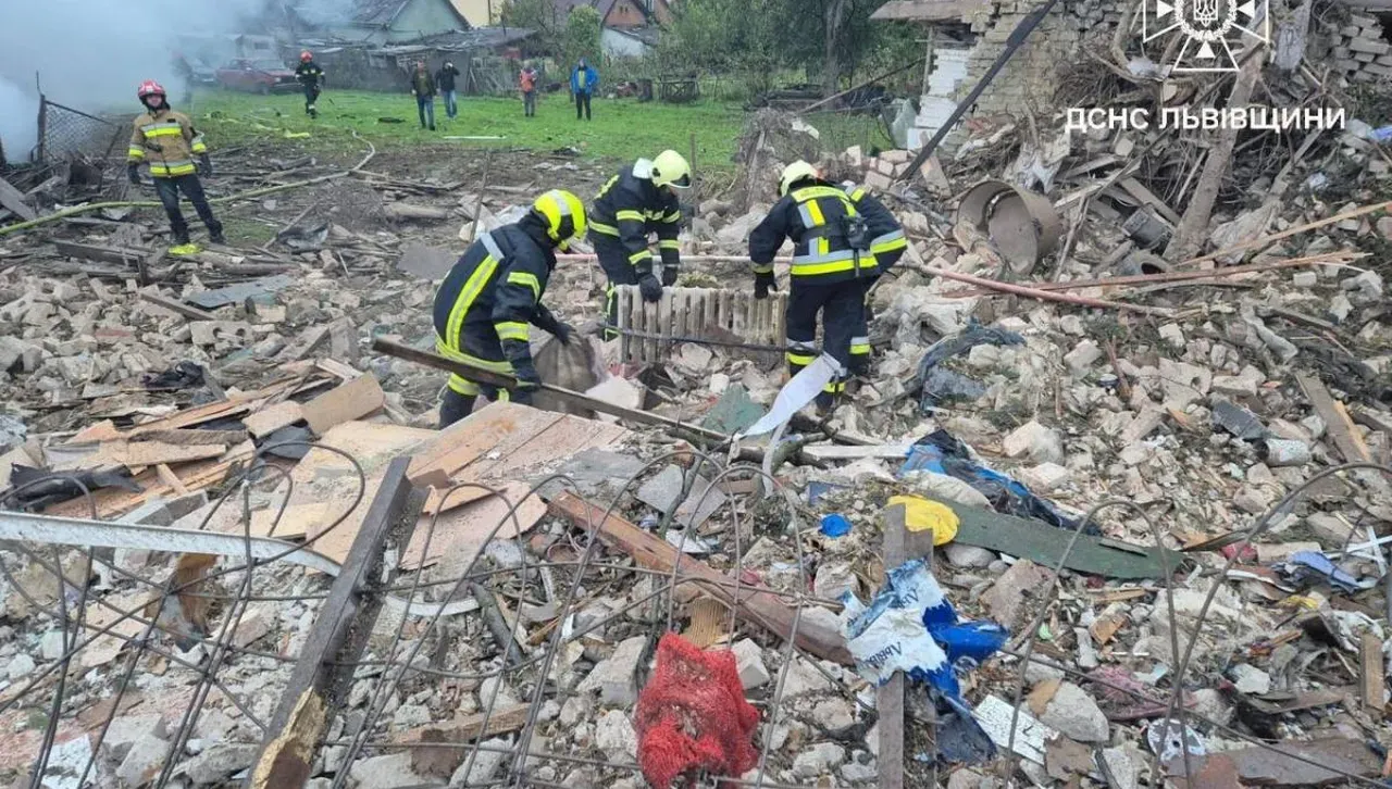 Той добави още че взривната вълна е избила прозорци на