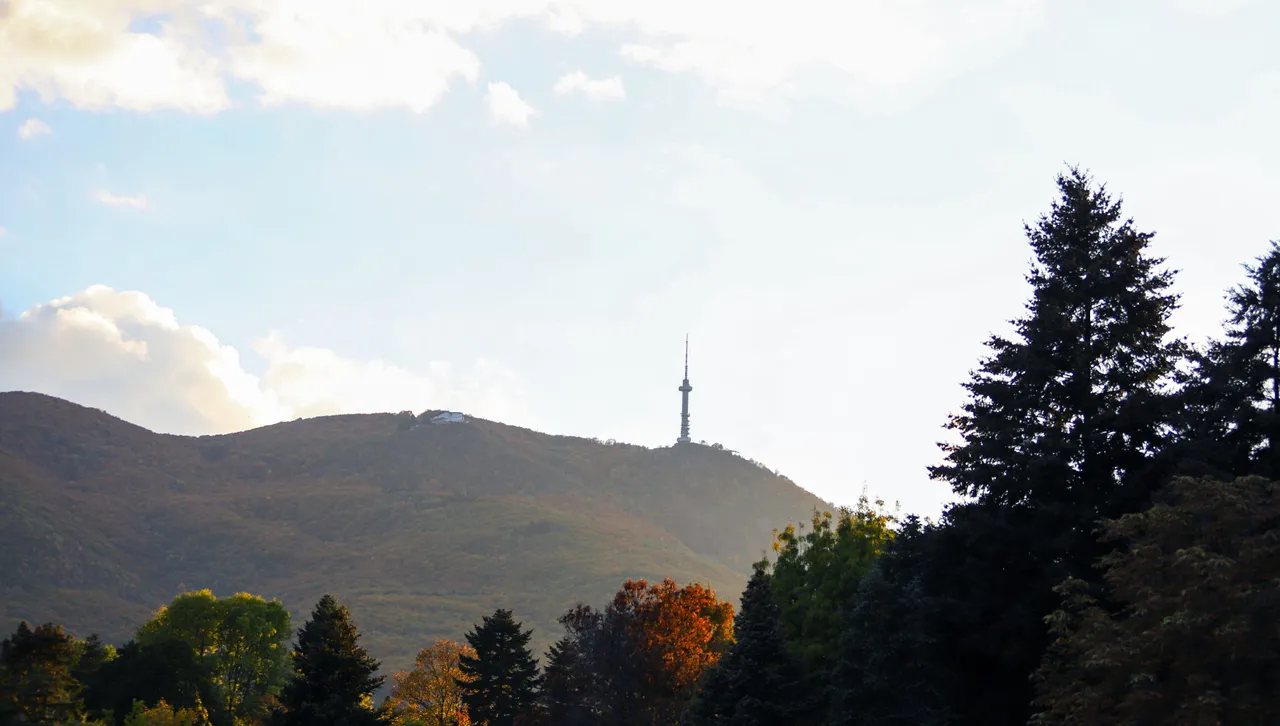 След дъждовете идва слънце, мъгли се стелят по равнините до обед