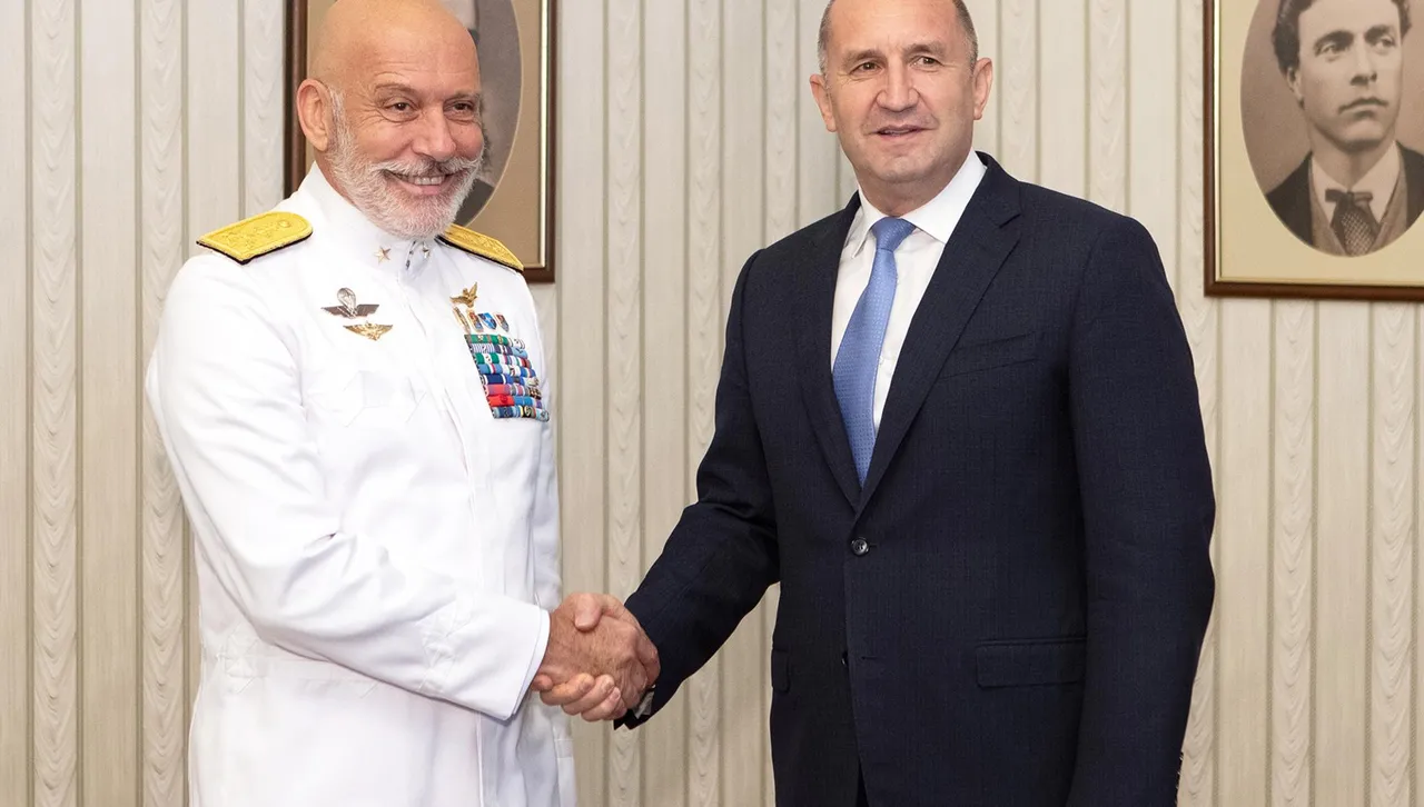 Радев философства за армията на среща с шефа на Военния комитет на НАТО