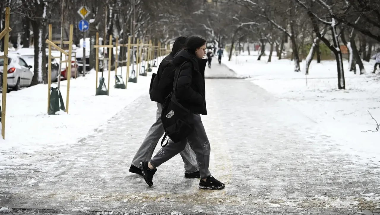 Зимни условия по пътищата експерти съветват шофьорите да бъдат внимателни